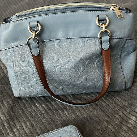 Coach wallet & purse ! Excellent quality compared to what is available today ! - Picture 3 of 7